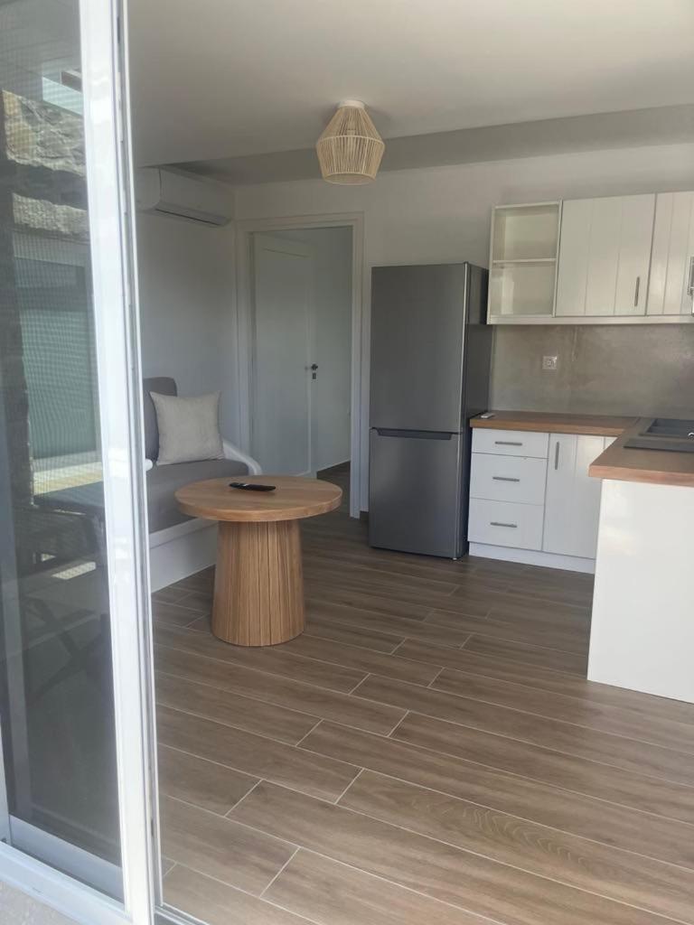 Milesian Suites Αδάμας Δωμάτιο φωτογραφία