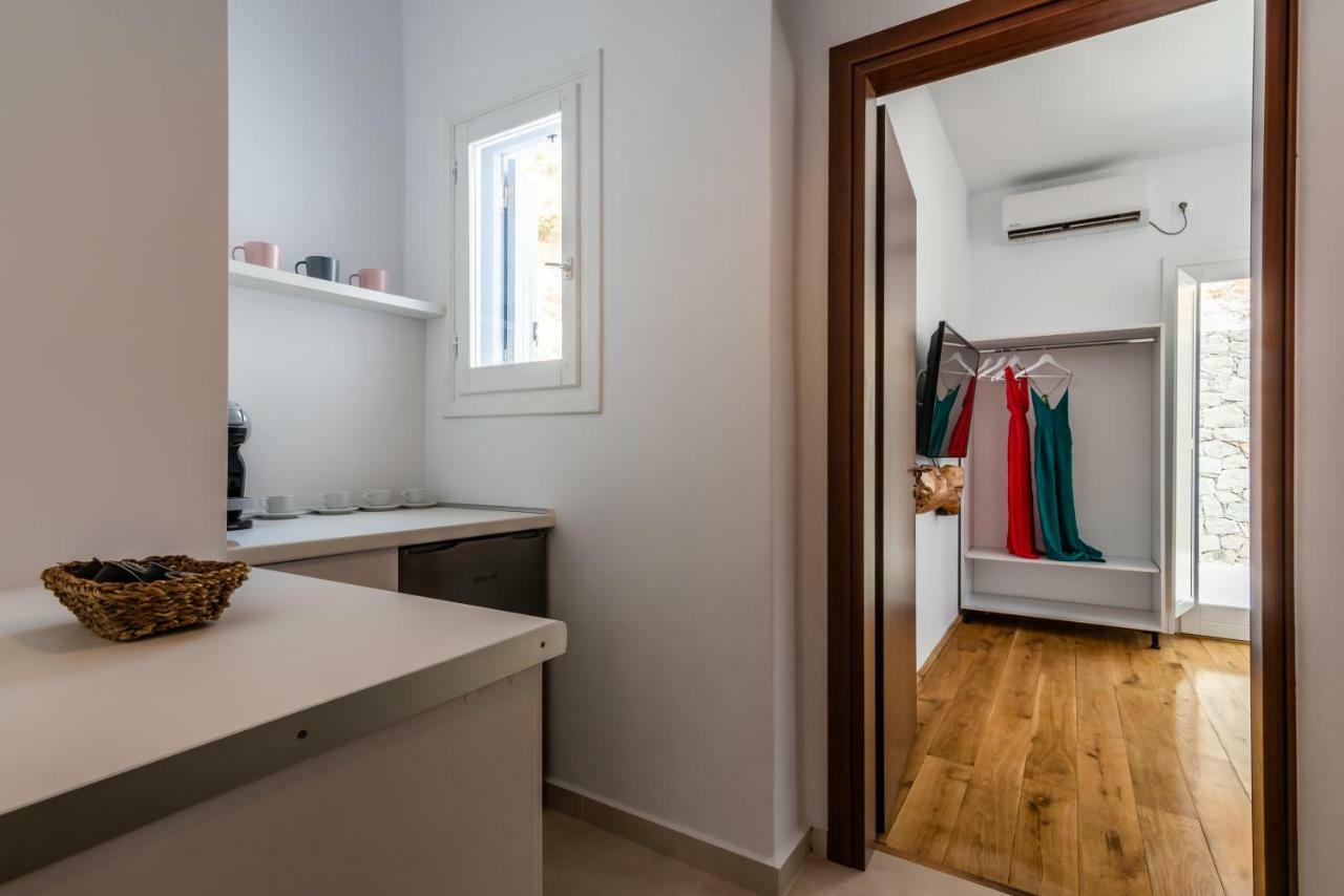 Milesian Suites Αδάμας Εξωτερικό φωτογραφία